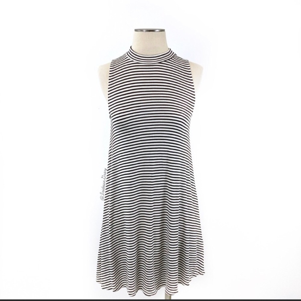 Everly- Black & White Mock Neck Swing Dress SZ S